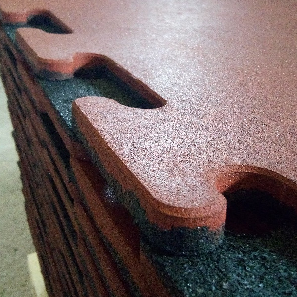 Interlocking rubber tile