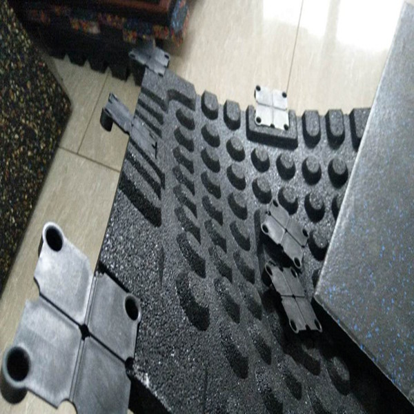 Rubber mat with square connectors